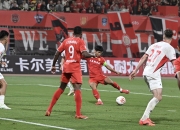 开云体育中国-射手梅开二度，带领球队摆脱低迷的简单介绍