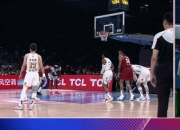 开云体育平台APP-关于胡金秋抢下个篮板，率领球队逆转获胜的信息