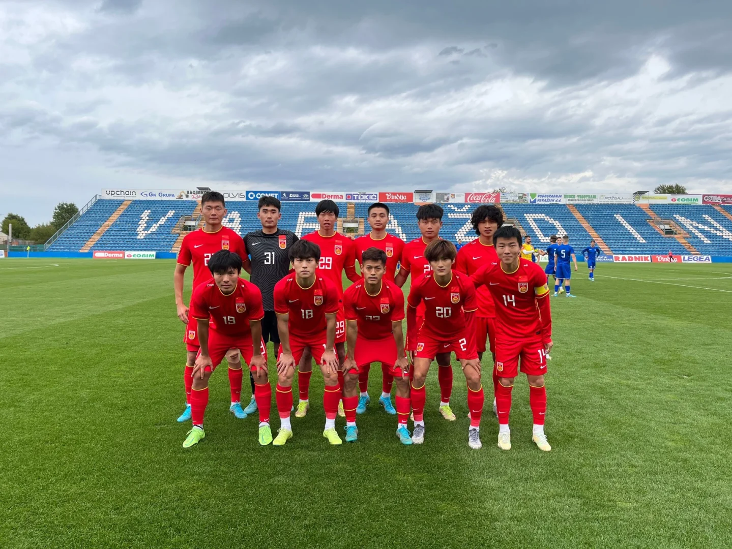 关于摩纳哥不敌劲旅，教练组集思广益磨炼战术的信息