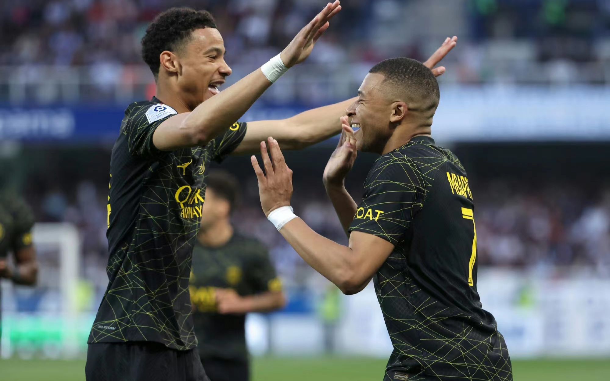 巴黎飞翔，利用奈马梅开二度晋级欧洲的简单介绍