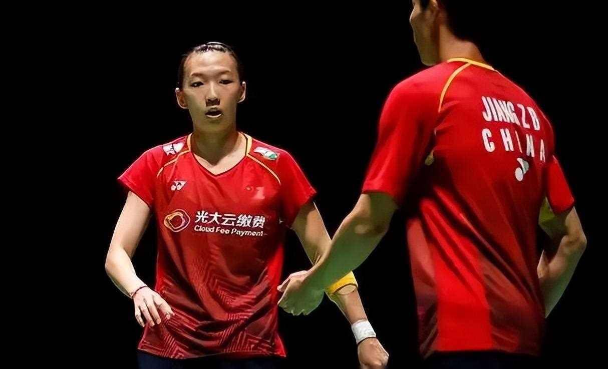 竞技场上蓄势待发，强弱头名仍待定的简单介绍