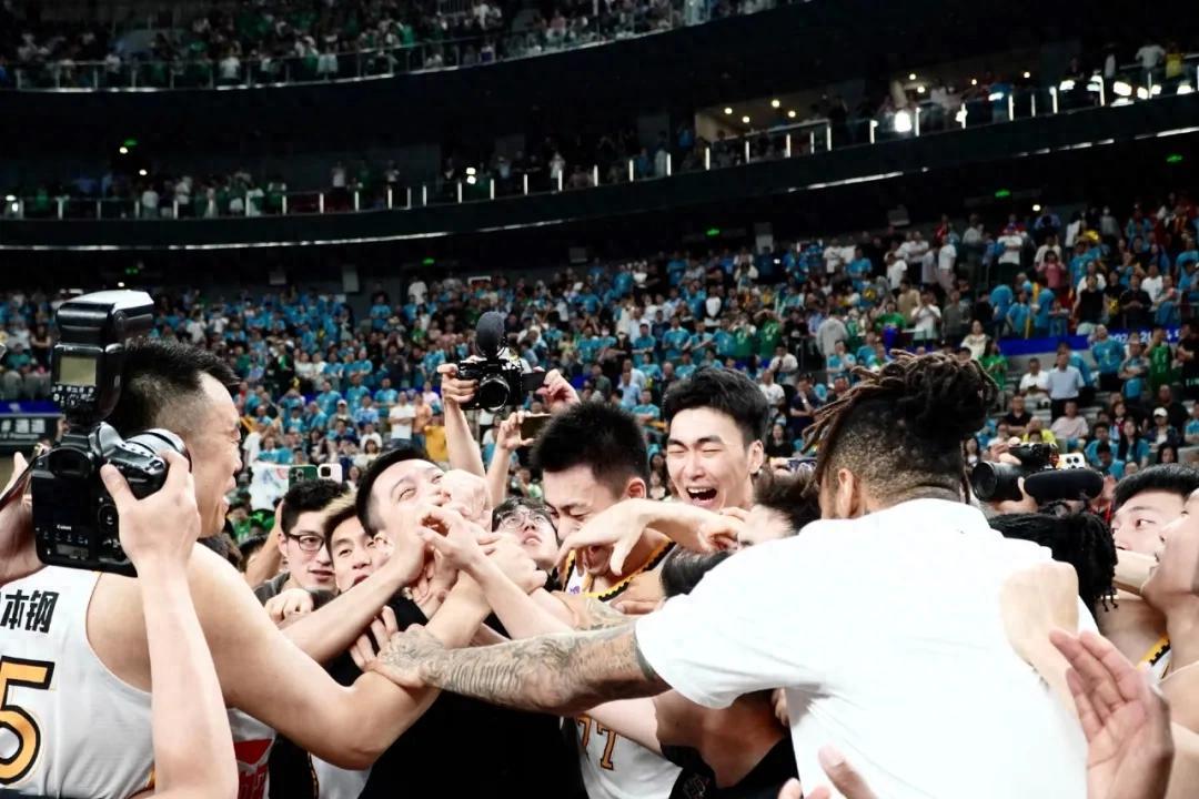 关于河南男篮与辽宁男篮对决,球场激烈氛围高涨的信息 关于河南男篮与辽宁男篮对决,球场激烈氛围高涨的信息