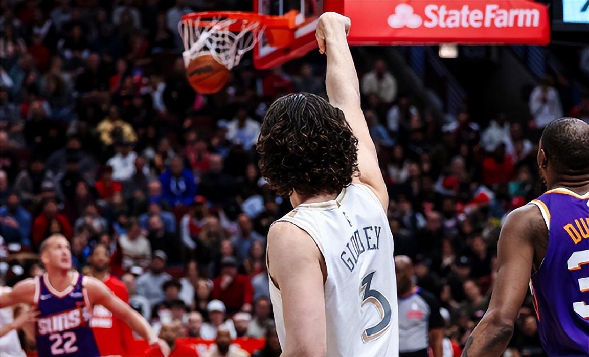 包含关岛俱乐部在比赛中坚守阵地最终取胜的词条