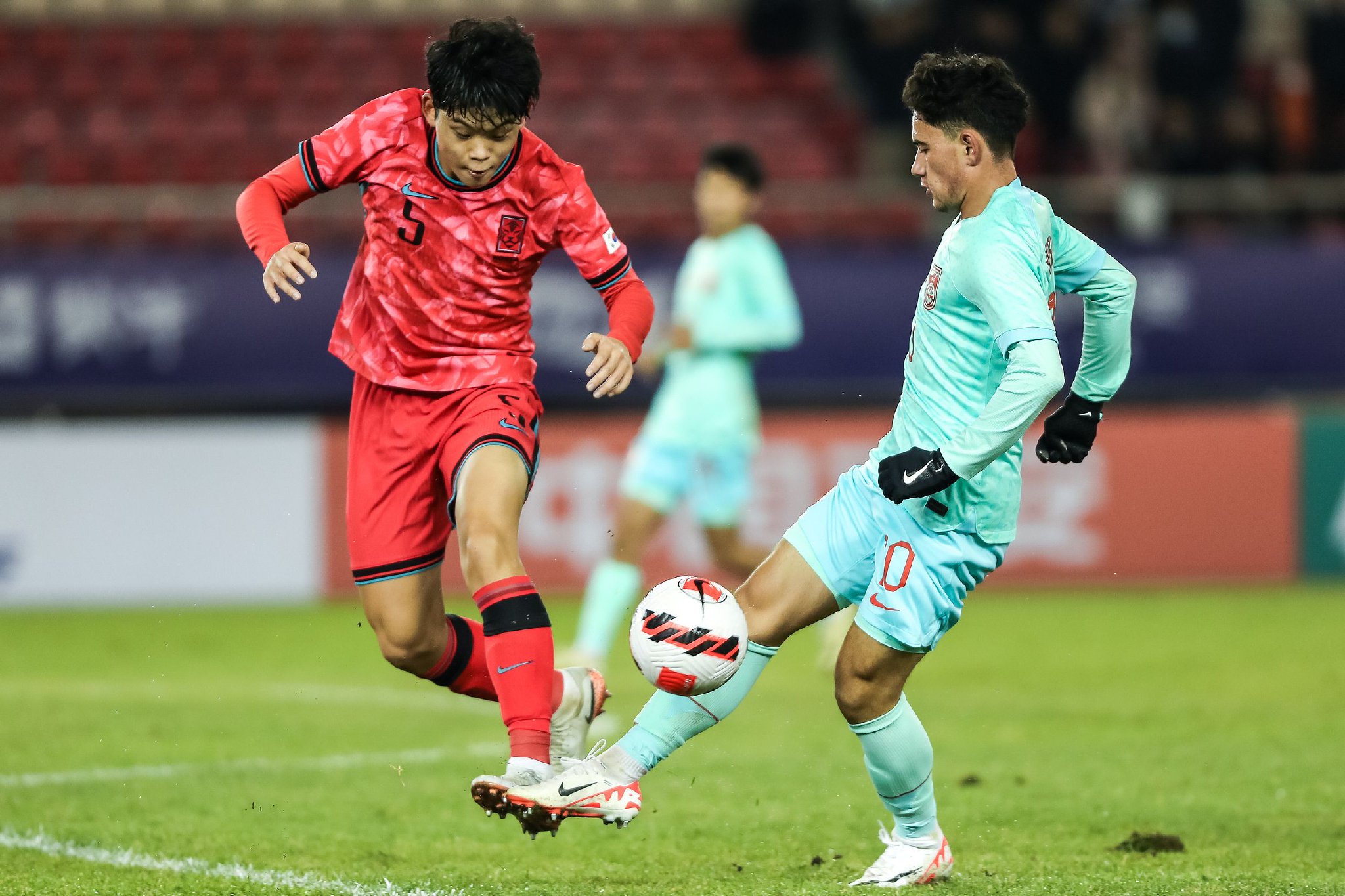 包含亚洲杯杯赛就要开始，各队备战火热进行中的词条