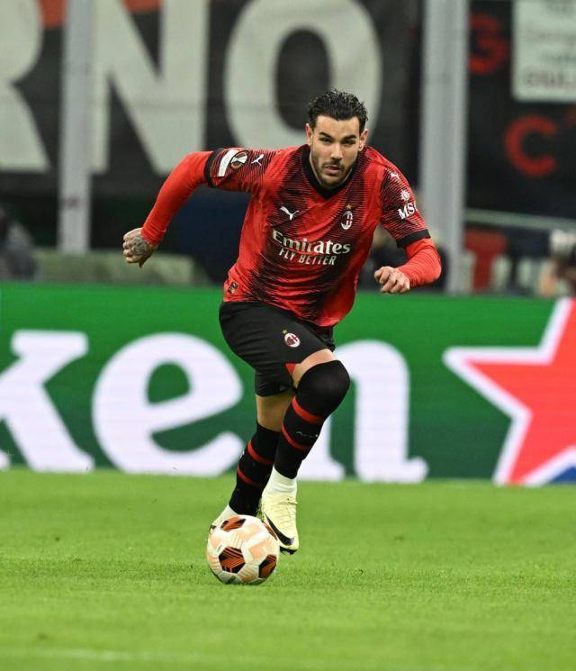 AC米兰客场爆冷被萨索洛逼平,保住榜首位置的简单介绍 AC米兰客场爆冷被萨索洛逼平,保住榜首位置的简单介绍