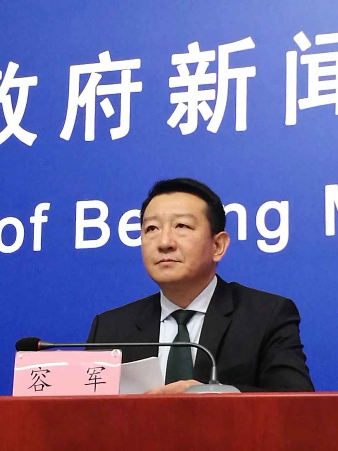 包含率先突破擎旗奋进，球队领先别队一步进军前列的词条