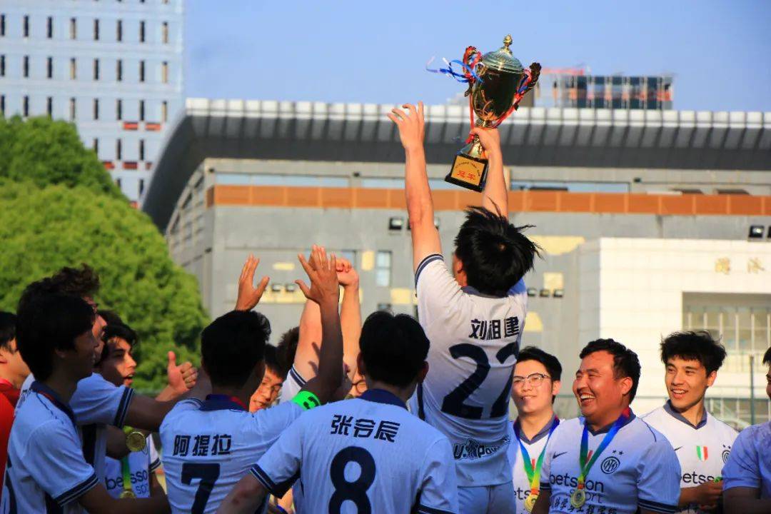 足球赛事颁奖典礼盛大举行，精彩回顾