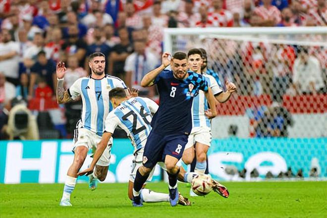 阿根廷男篮士兵遭遇对手反击 阿根廷男篮士兵遭遇对手反击