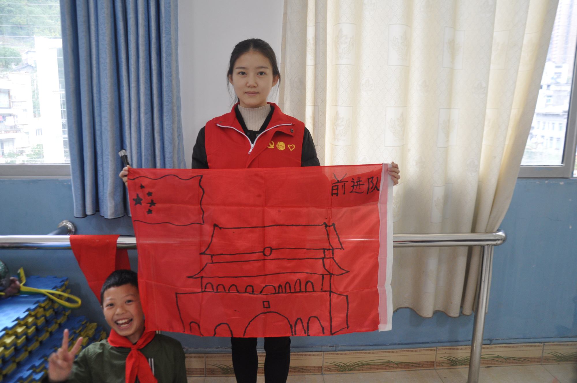 红色和白色的球队在场上穿梭打出了激烈比赛的简单介绍 红色和白色的球队在场上穿梭打出了激烈比赛的简单介绍