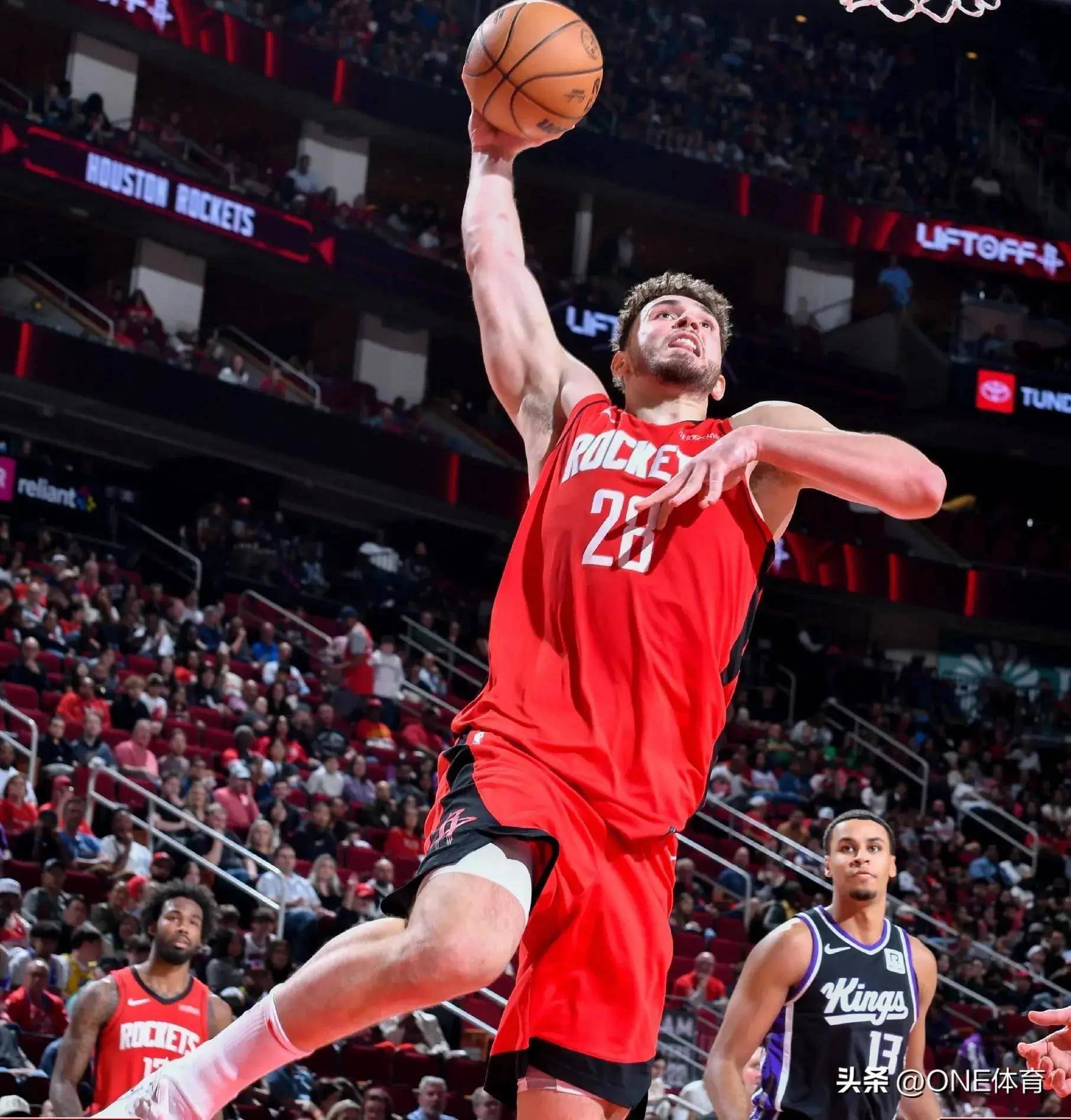 老鹰内讧不断,主帅下课球队动荡 老鹰内讧不断,主帅下课球队动荡