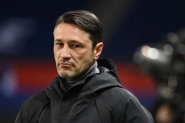 包含捷克联赛四强竞逐一分差领先的词条