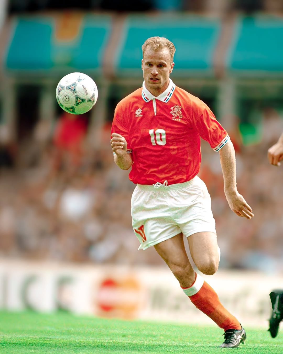 荷兰选手斩获第一,夺得胜利 荷兰选手斩获第一,夺得胜利