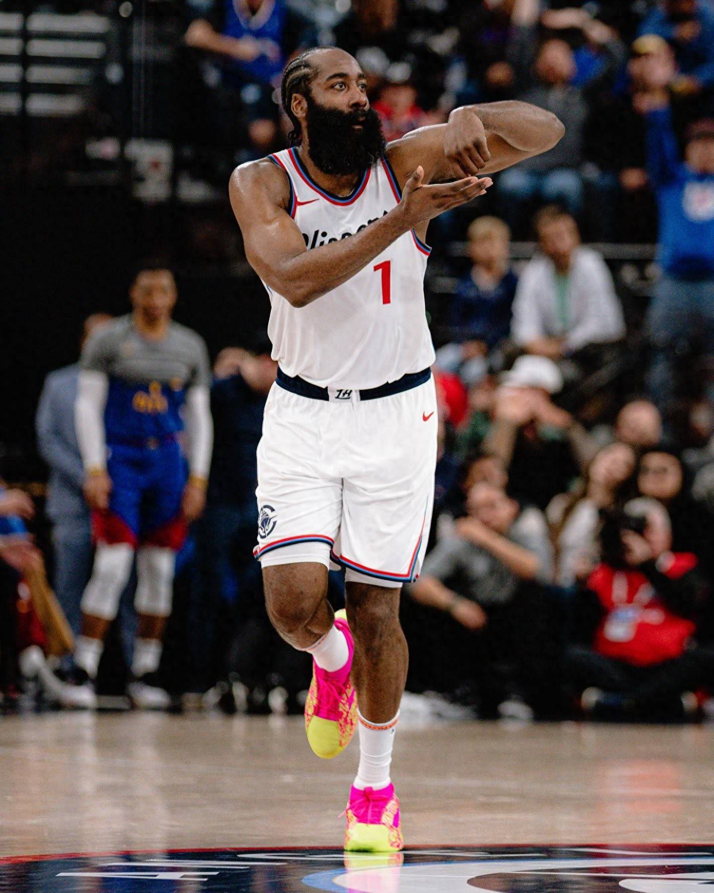 火箭横扫国王，哈登领跑全场