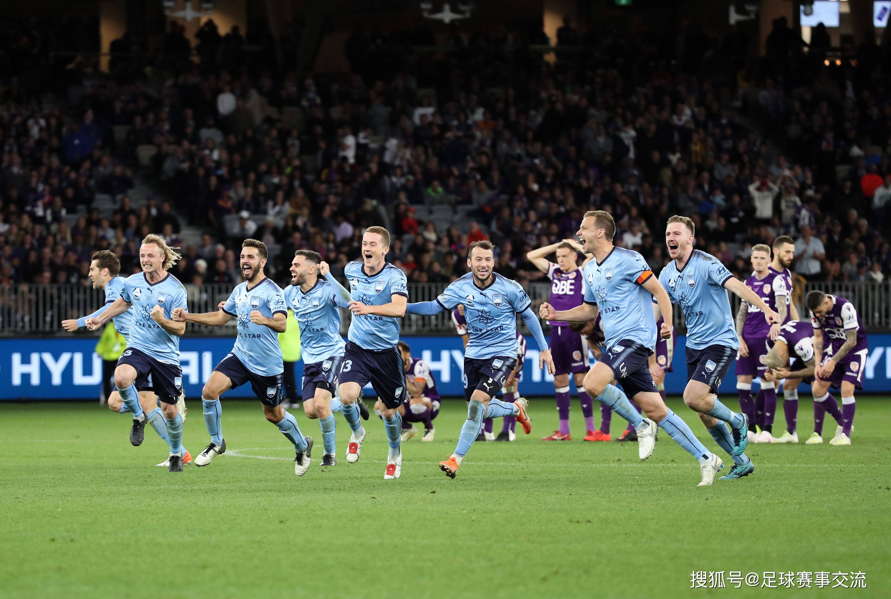 足球比赛成为人们关注的焦点,引发热议 足球比赛成为人们关注的焦点,引发热议