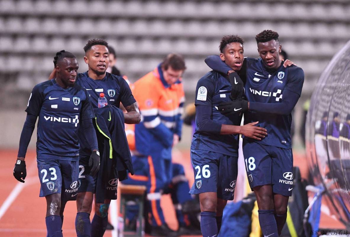 包含昂热客场胜巴黎，连续击败对手的词条