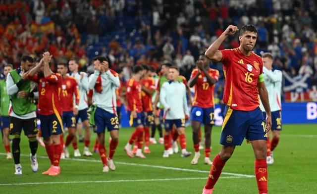 荷兰男足小组赛全胜，轻松锁定欧锦赛小组第一的简单介绍