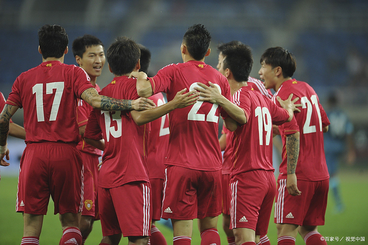 北京举行足球比赛，国家队表现历史性