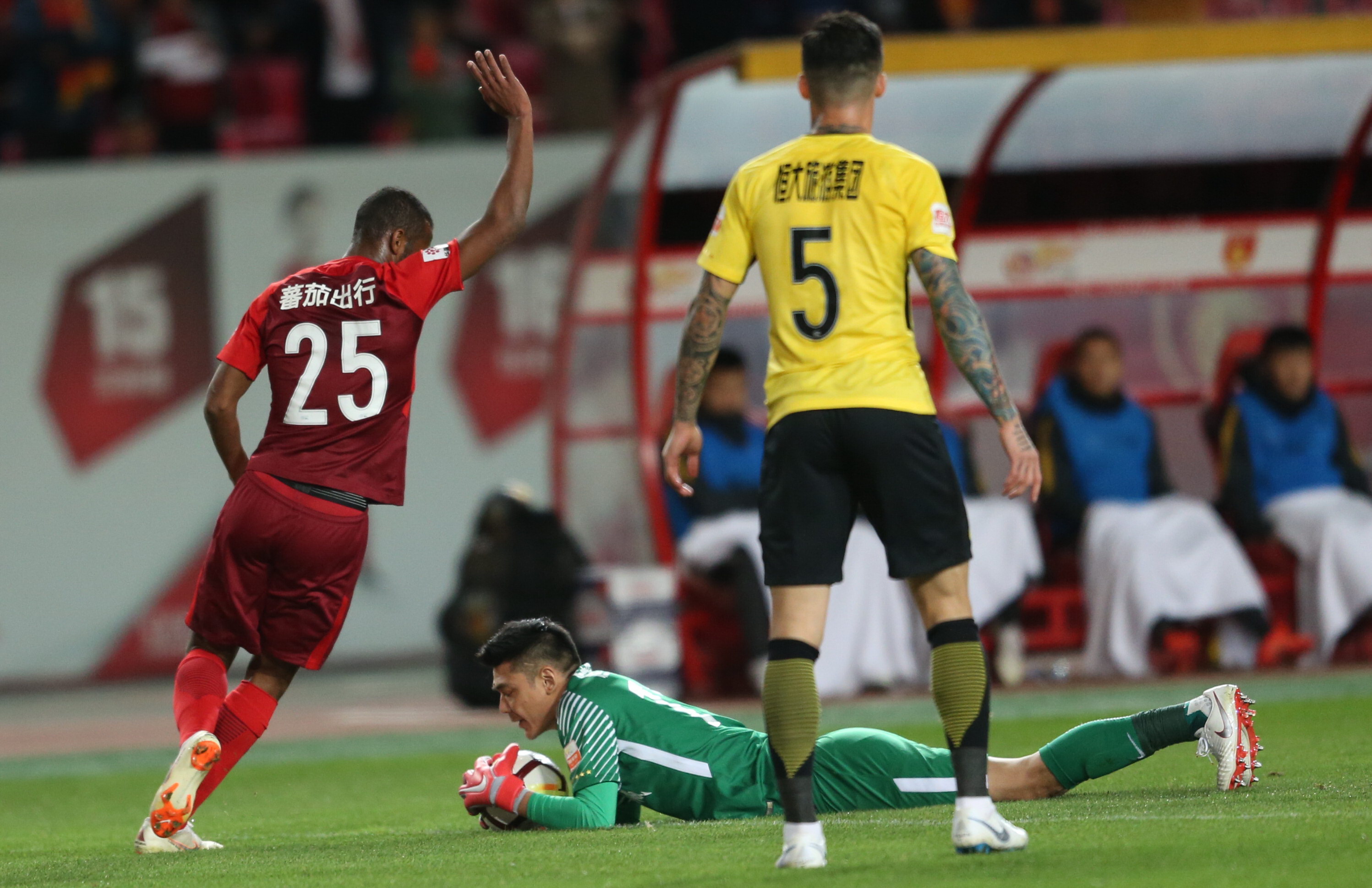 恒大迎来一场惊险的高尔夫对决的简单介绍