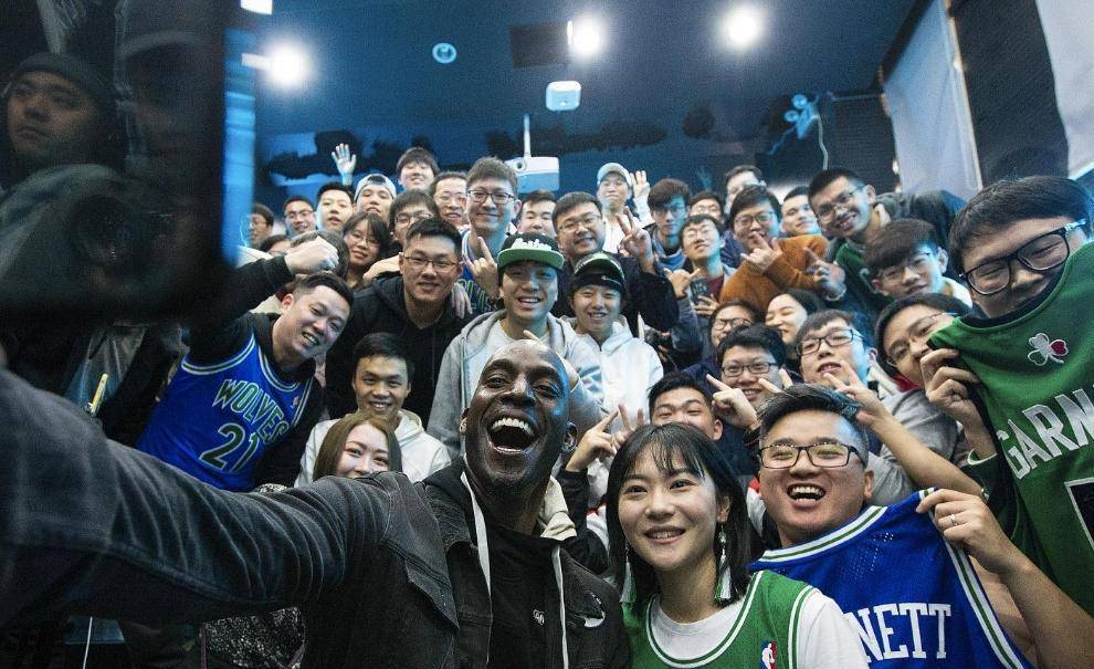 关于篮球巨星共同支持全球健康保护项目的信息