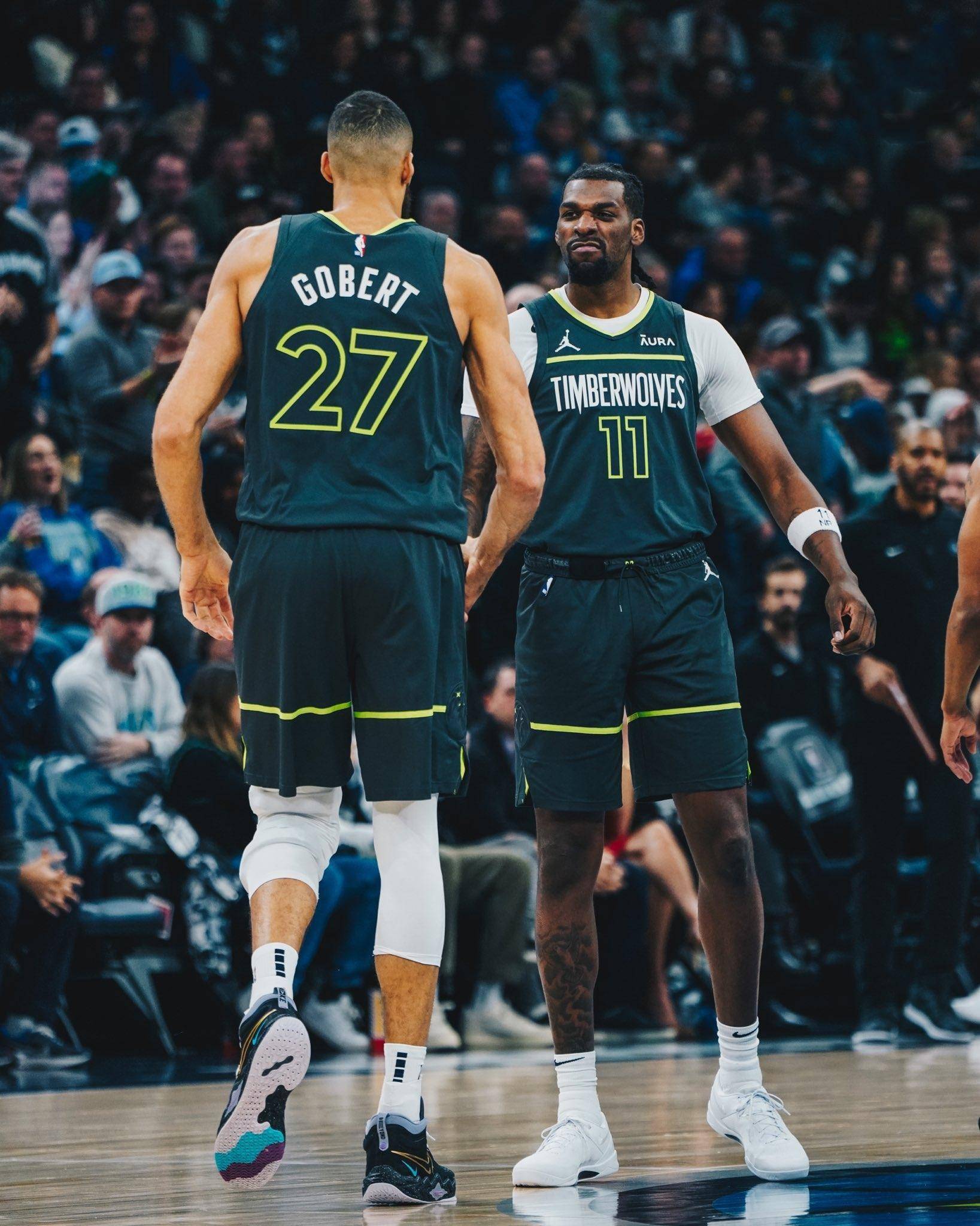 马刺球员受伤退场，球队遭遇连败