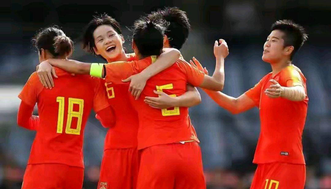 女足联赛中，中国队凭借团队合作赢得比赛
