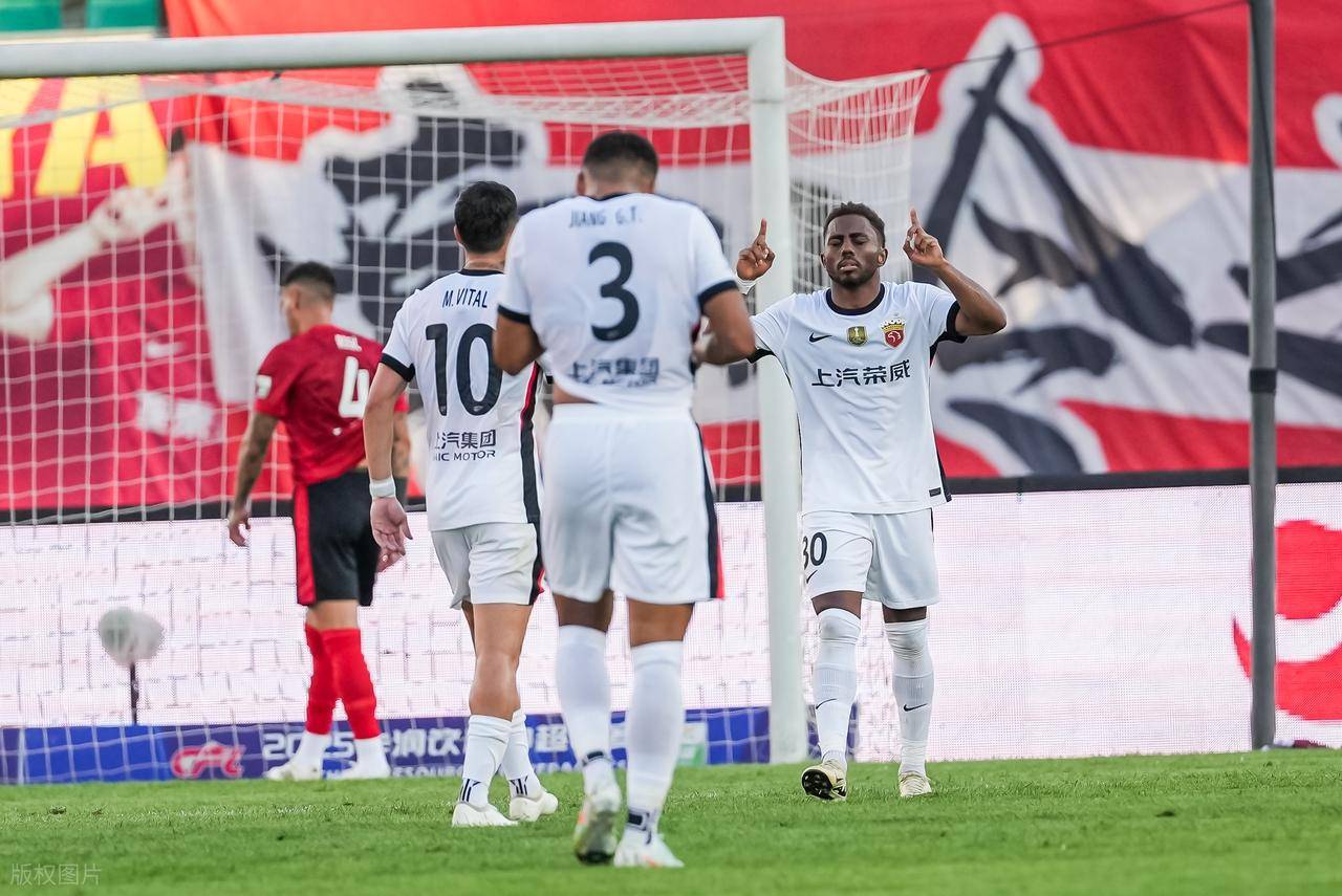 关于上海上港主场大胜,取得中超连胜的信息 关于上海上港主场大胜,取得中超连胜的信息