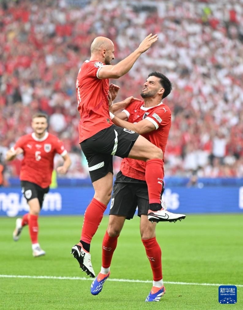 波兰足球明星在国际锦标赛中实现突破