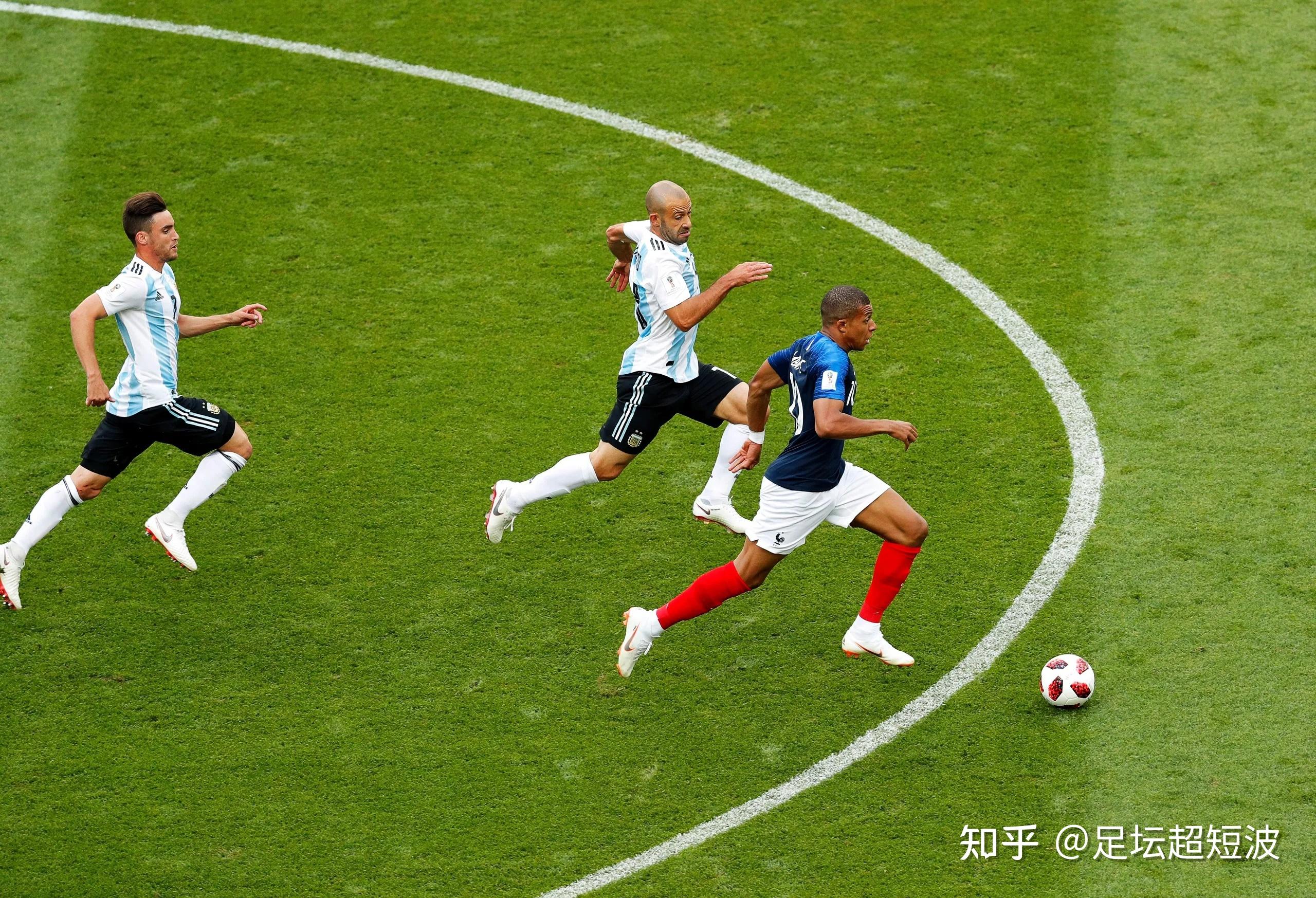 足球比赛中球队的团队合作功不可没的简单介绍 足球比赛中球队的团队合作功不可没的简单介绍