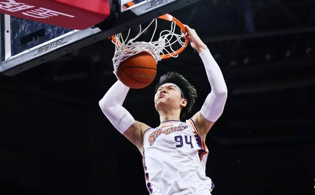 上海男篮迎战山东队，谁能笑到最后