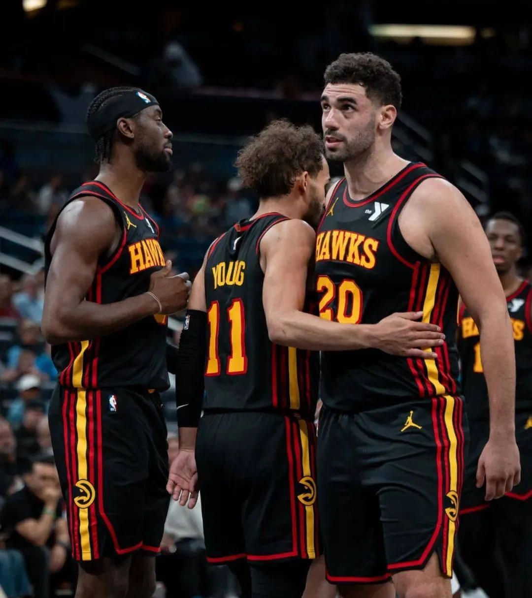 老鹰队整体防守力量增强，成为胜利关键的简单介绍