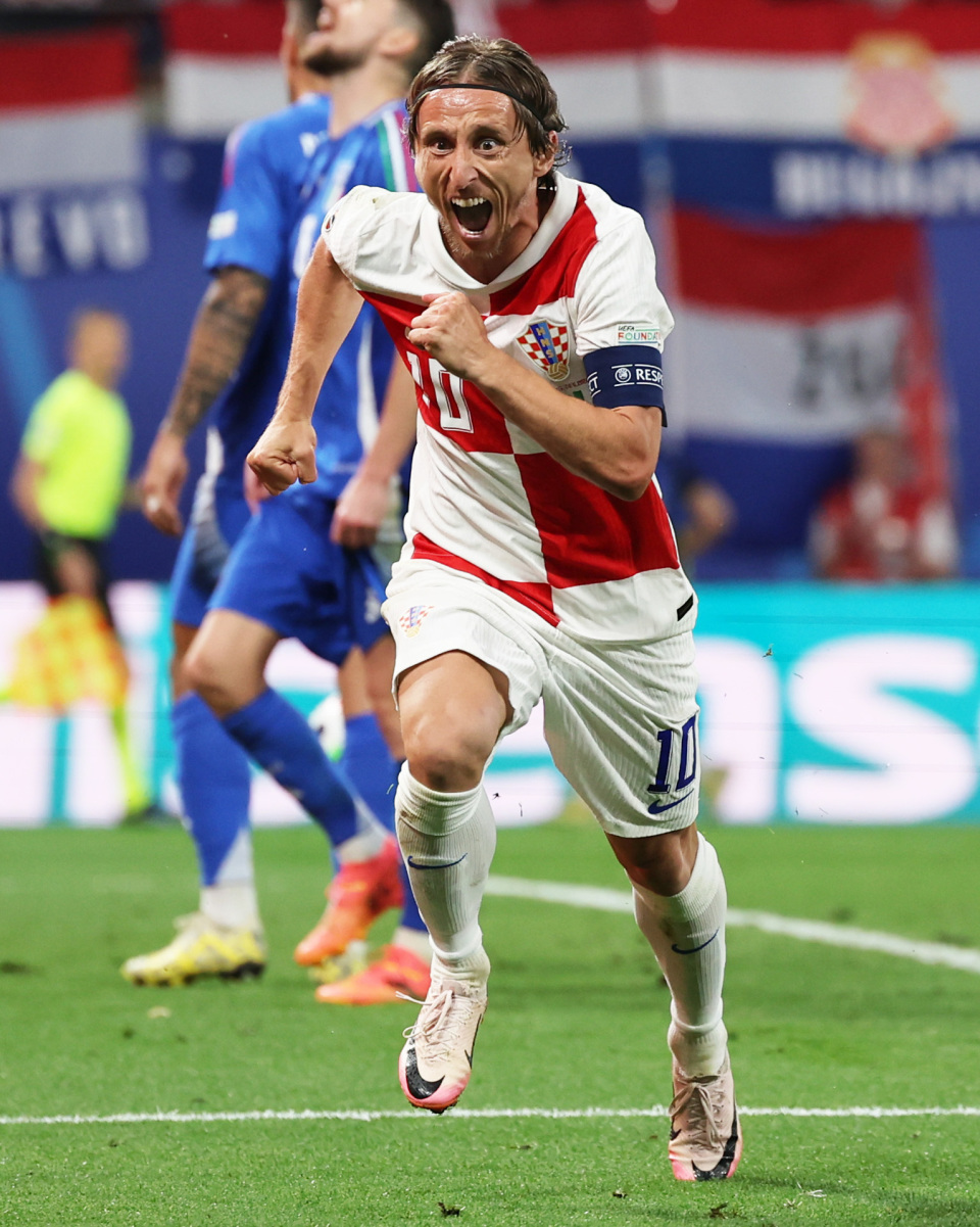 欧洲杯预选赛波澜：克罗地亚零封对手，小组第三