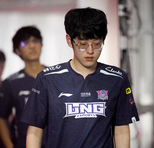 包含WBG力克RNG,Scout拿下关键大龙峡谷大战全球总决赛,锁定晋级资格的词条 包含WBG力克RNG,Scout拿下关键大龙峡谷大战全球总决赛,锁定晋级资格的词条