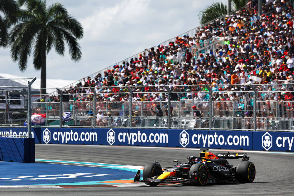 红牛车队鏖战红牛二队,汉密尔顿惊艳四座的简单介绍 红牛车队鏖战红牛二队,汉密尔顿惊艳四座的简单介绍