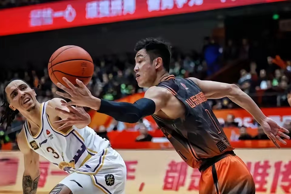 山西队力克火箭，高诗岩统治全场